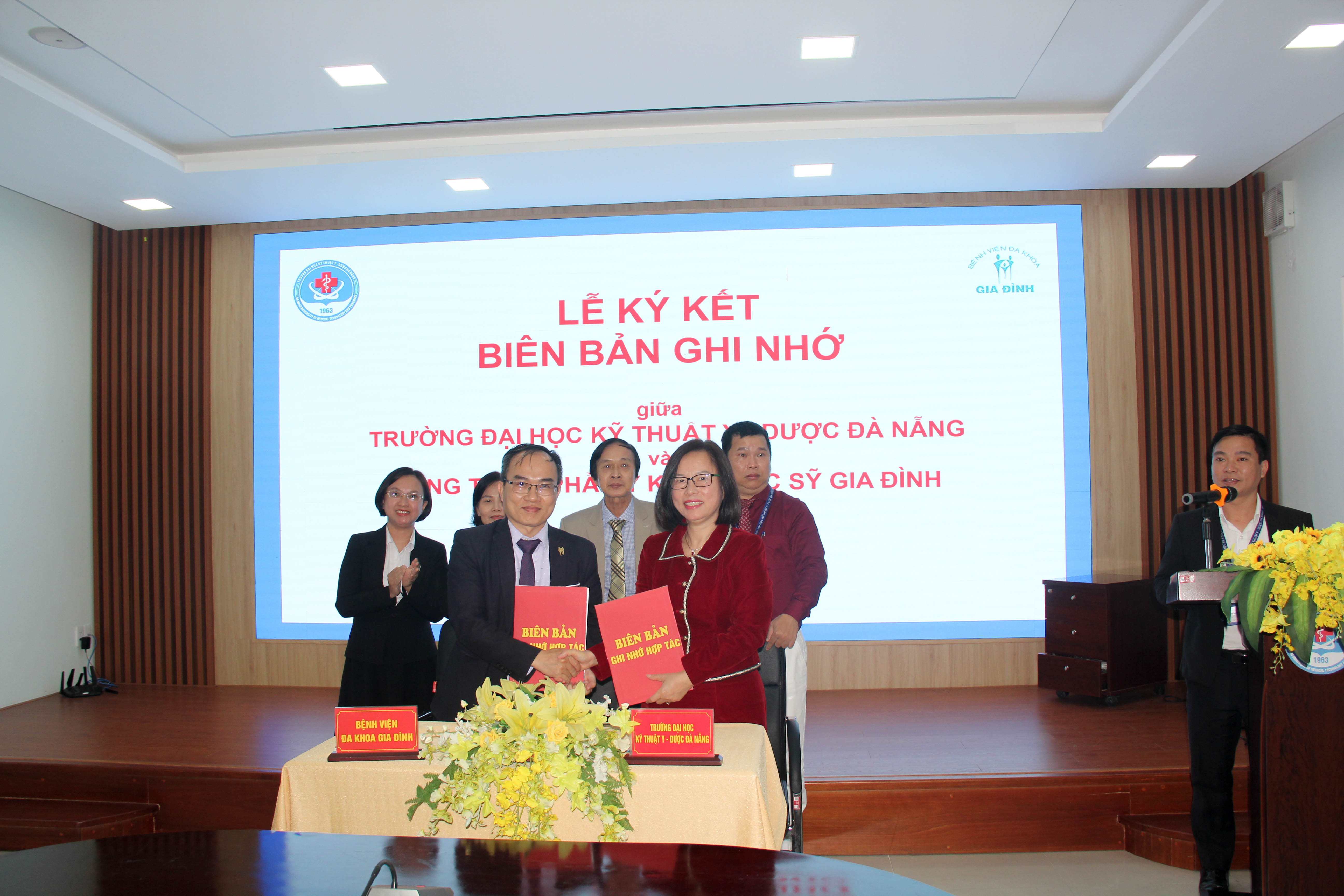 Lễ ký kết biên bản ghi nhớ hợp tác giữa trường đại học Kỹ thuật Y - Dược Đà Nẵng và bệnh viện Đa khoa Gia Đình